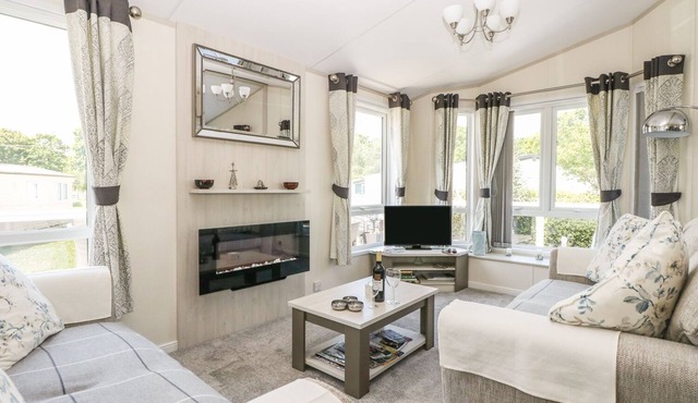 QUINCE 10, with pool in Ringwood