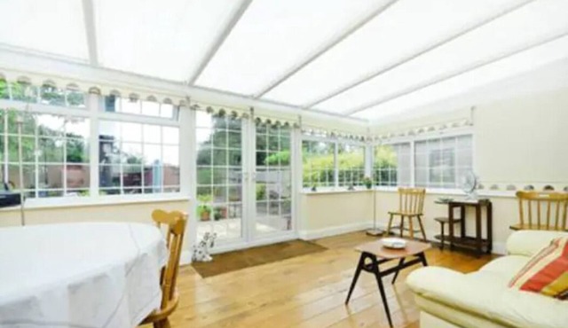 Quite Garden Flat with parking
