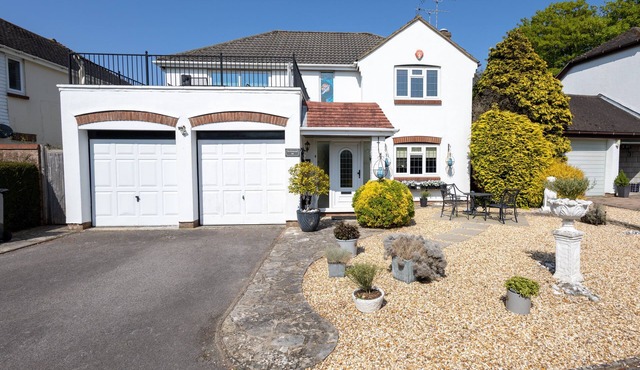 'Raggleswood' - a seaside home on Friars Cliff, Mudeford