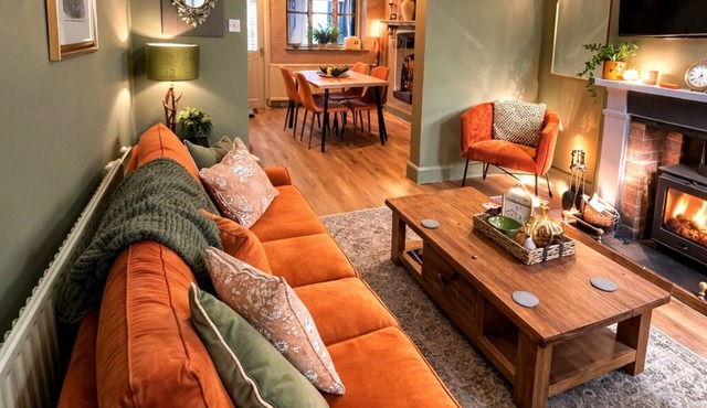 Railway cottage, cute, cozy, peaceful, log burner, private garden, parking