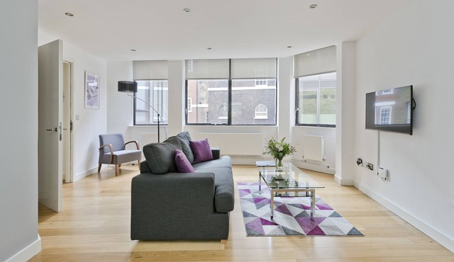 Red Lion Court by City2Stay
