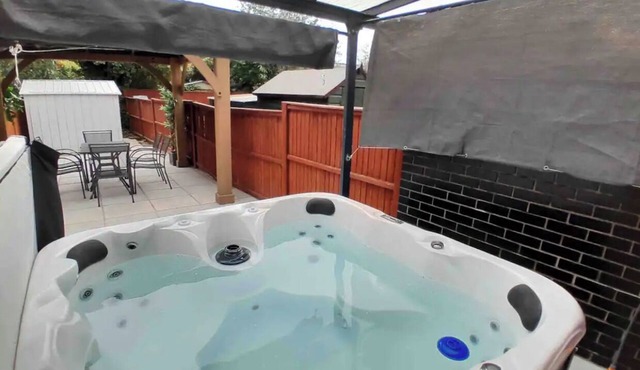 Refurb’d 3 bed house near Wembley with Hot Tub!