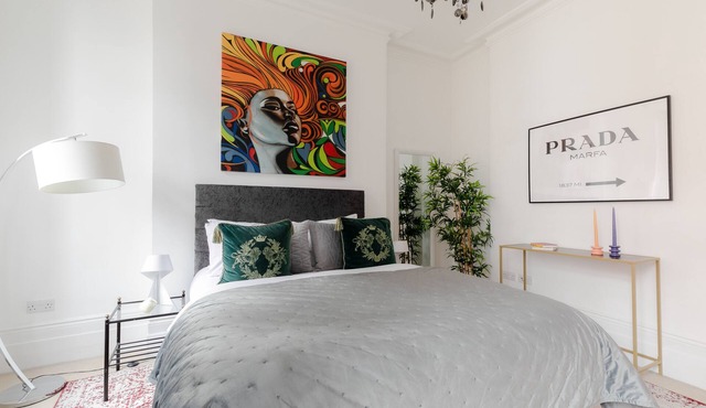 Refurbished! OXFORD STREET PHENOMENAL XXL DESIGN HOUSE IDEAL FOR GROUPS