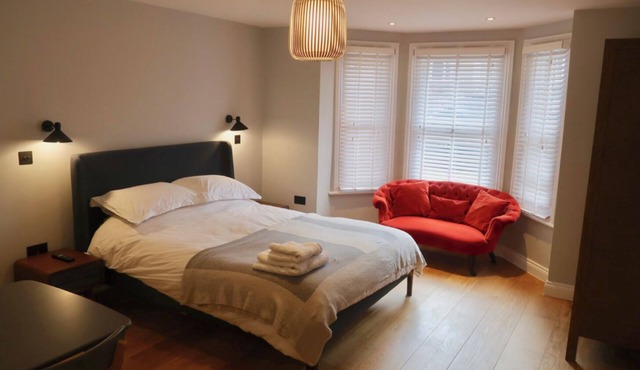 REFURBISHED! Townhouse studio apartment