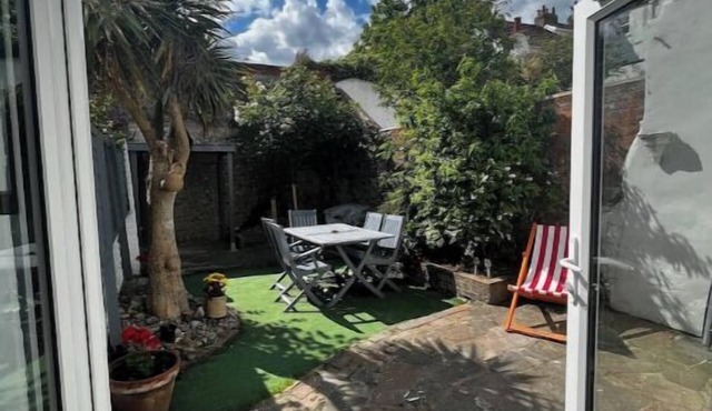 Regent Escape (pet friendly)