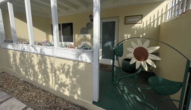 Relax Home - Short walk to the beach and Baha Mar