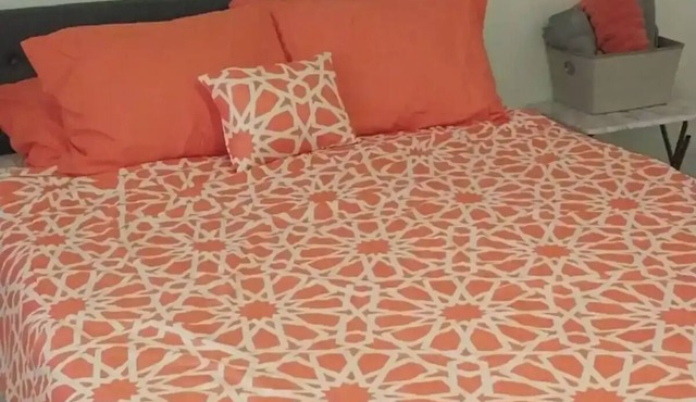 Relax in a Safe Environment Located in a Gated Community 5 minutes from Airport