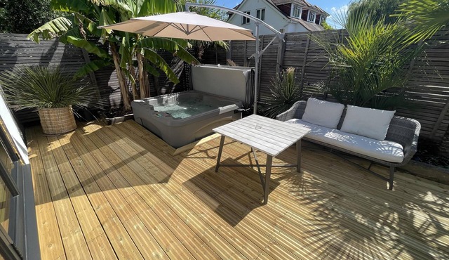 Relaxing guest house with Jacuzzi & boat hire