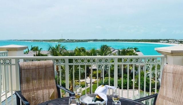 Relaxing Ocean View, 2BR, Access to Pristine Beach & Outdoor Pool