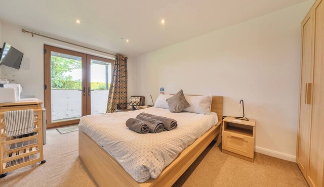 Relaxing Room With Ensuite Rutland Point
