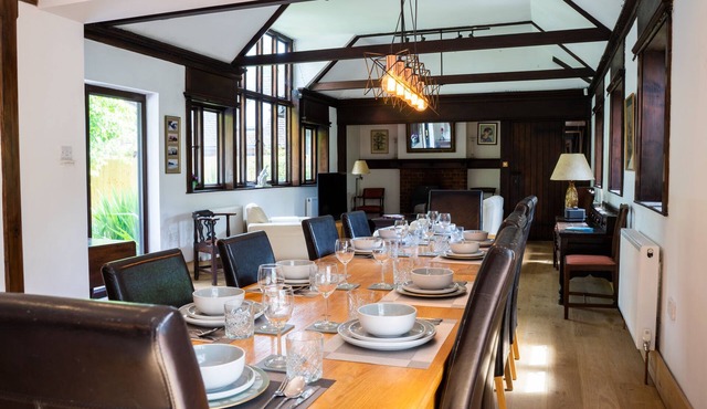Remodelled historical cottage, super location, w/hottub