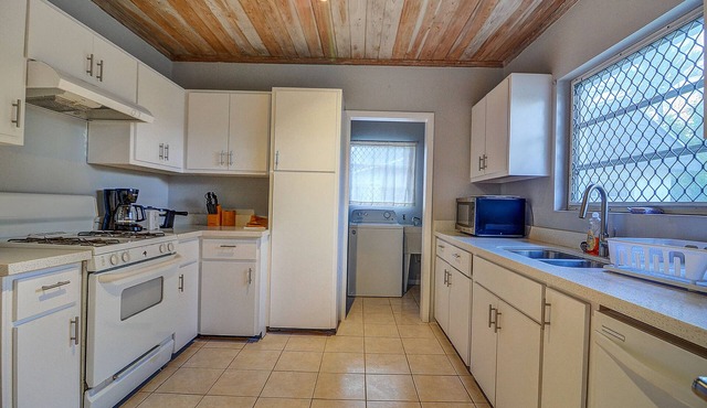 Renovated 3BR Luxury Home Near to Baha Mar, Restaurants, and More!