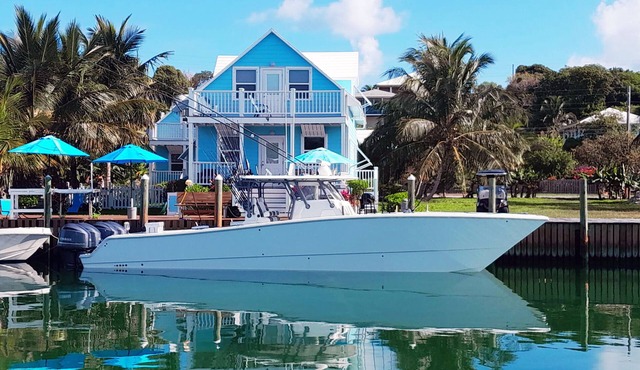 Rental Cottage with DOCK on the canal in Pelican Bay