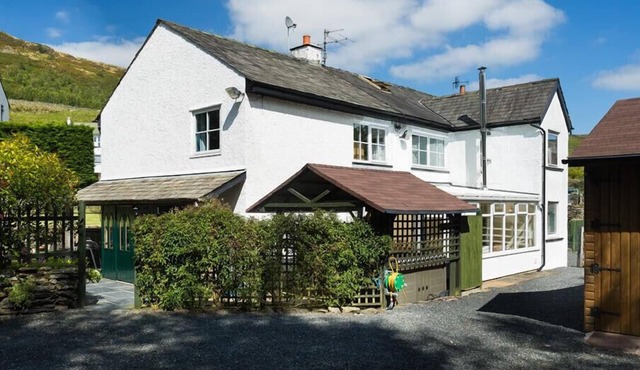RESTON MILL AT STAVELEY NR WINDERMERE, pet friendly in Staveley