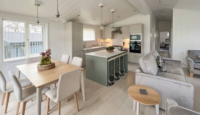 Retreat Lodge (3 Bed)