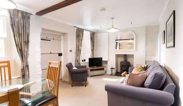 Rhubarb Cottage - Two Bedroom House, Sleeps 4