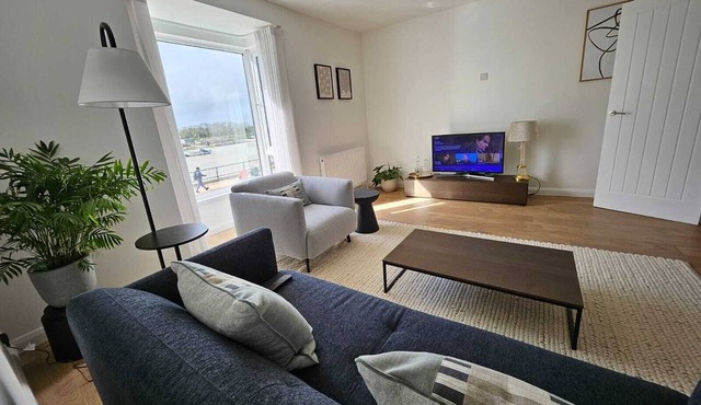 River Breeze 3-Bed Balcony Apartment