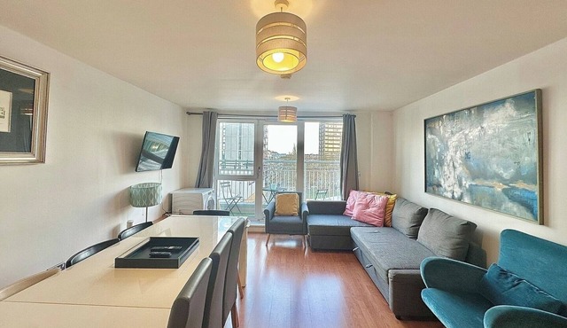 Riverside Apartment - Battersea