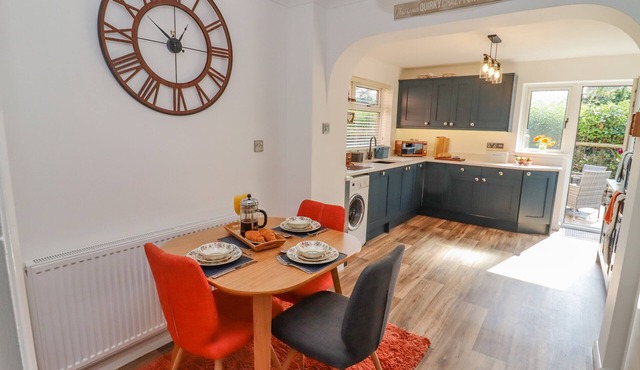ROBELLEN CORNER, family friendly, with a garden in Adderbury