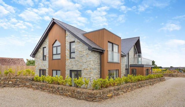 Rock View - Six Bedroom House, Sleeps 12