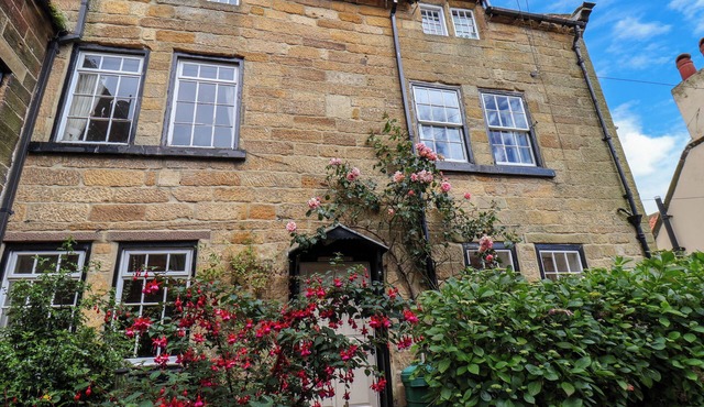 ROKEBY HOUSE, pet friendly in Robin Hood’s Bay