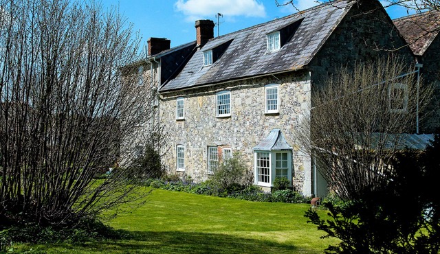 Rollestone Manor