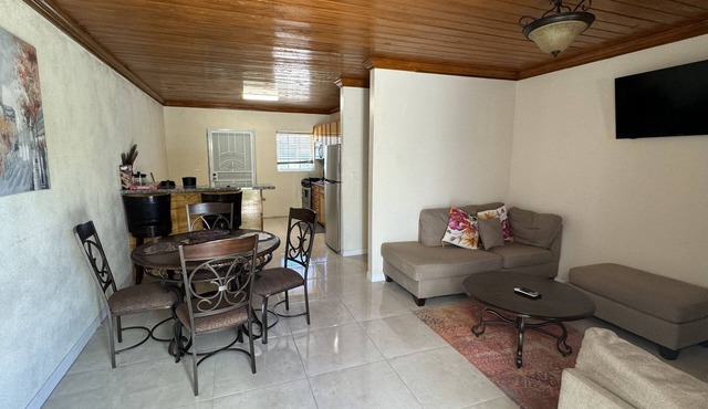 Rolleville Darling House - 2 minute walk from the beach!