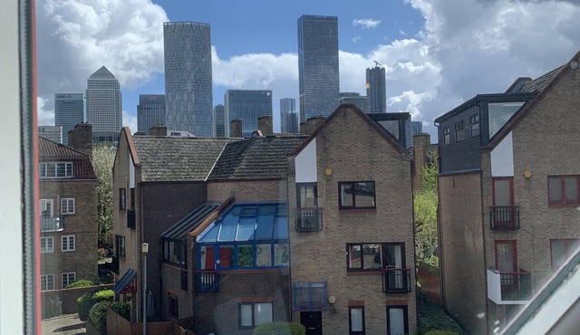 Romantic two level room with view canary wharf