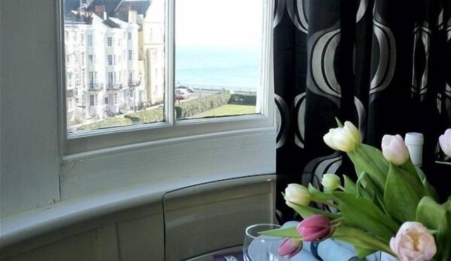 Romantic with Sea View Sleeps 2-4