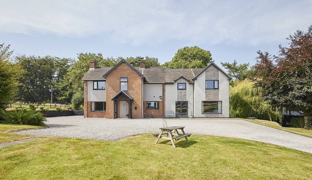 ROOK HALL FARM, pet friendly, with open fire in Newcastle-Under-Lyme