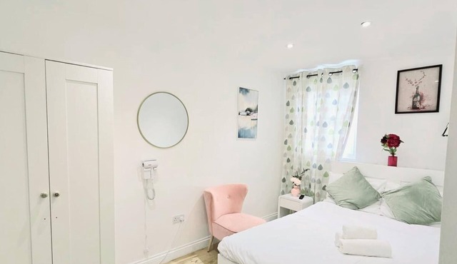 Room 2 in Camden Parkway