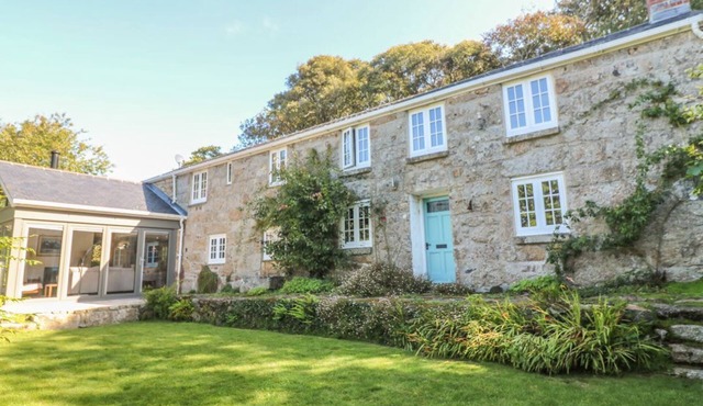 Ros Vale: Large and Cosy Retreat