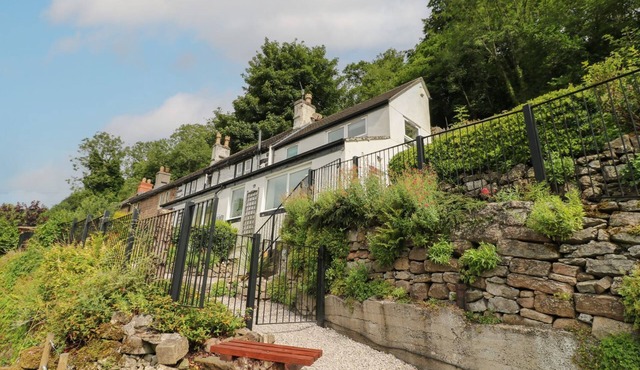 ROSEVILLE, pet friendly, luxury holiday cottage in Cromford