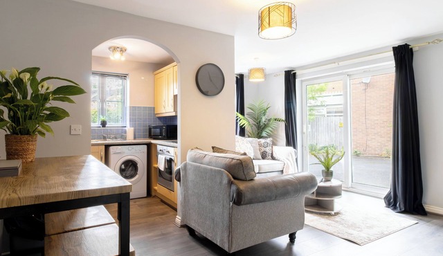 Rothwell Close Serviced Two Bedroom Apartment