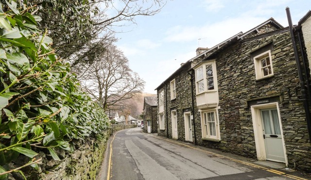 ROWAN COTTAGE, family friendly, character holiday cottage in Grasmere