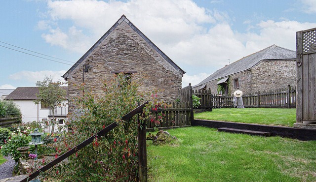 Rowan Cottage - sleeps 2 - Nr Looe and Polperro