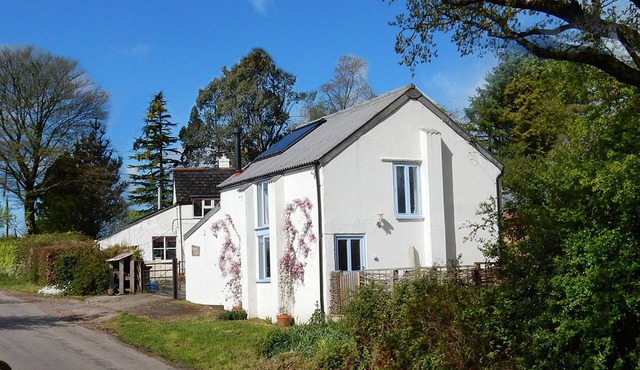 Rural Holiday Cottage with Wonderful Countryside Views on Friendly Smallholding.