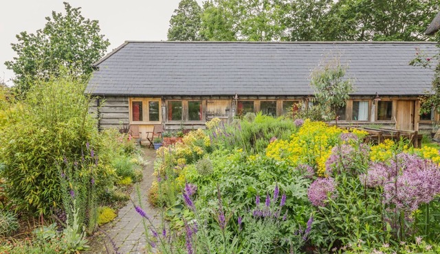 RYEPIECE, romantic, with a garden in Ettington