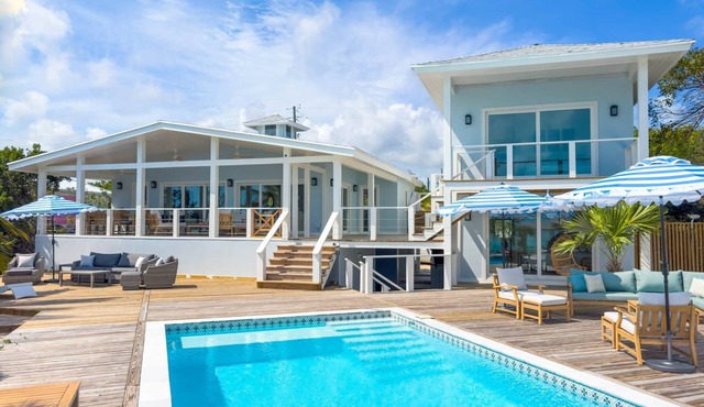 Salt Shaker Villa, 5-10 mins to town, heated pool & hot tub, sandbar offshore