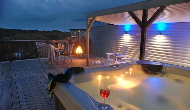 SandPipers Luxury lodge with 2 ensuites a private Hot Tub & Sauna & BBQ terrace