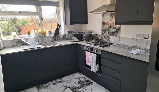 SAV 5bedroom Executive detached house in Leicester