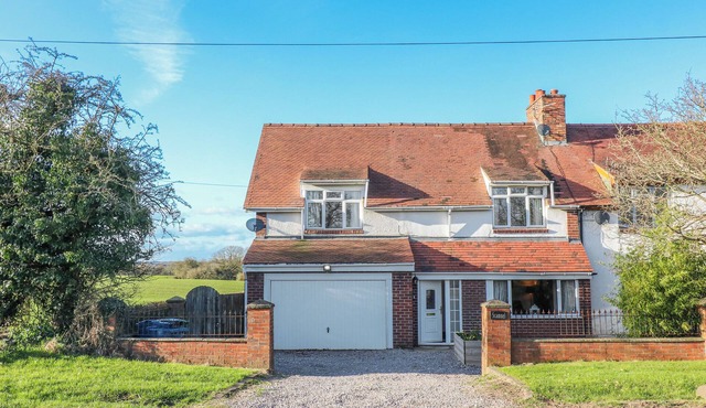 SCAMNEL, pet friendly, character holiday cottage in Eccleshall
