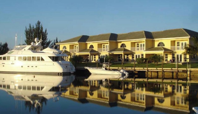 Scarborough Villas #2 · Luxurious Villa - Deepwater Channel - Docks & Pool