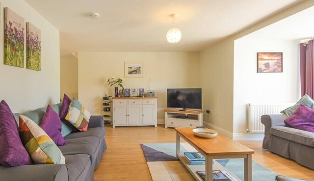 SCHOONER COURT NO2, pet friendly, country holiday cottage in Alnmouth