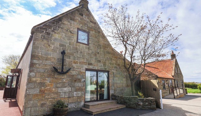 SCORESBY COTTAGE @ SUMMERFIELD FARM, pet friendly in Hawsker