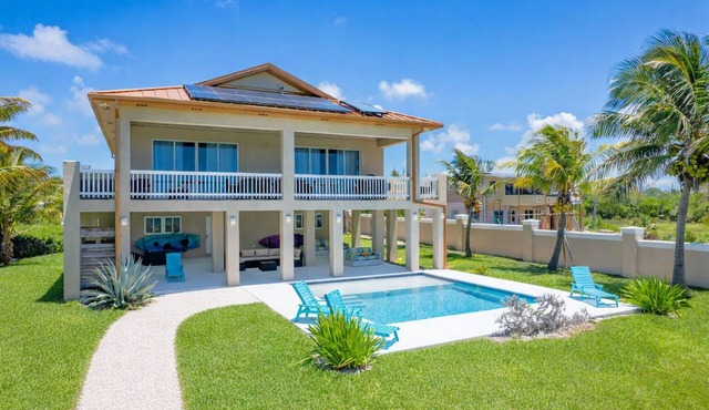 Sea of Blue Luxury Beachfront Villa - East Grand Bahama