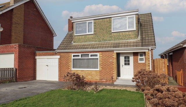 SEA VIEW HOUSE, pet friendly, with a garden in Marske-By-The-Sea