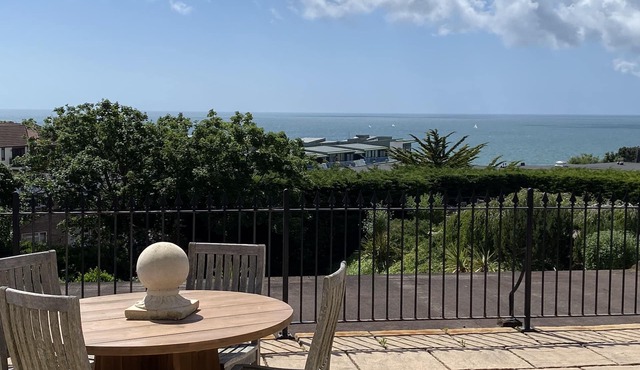 Sea views & private terrace. Private Parking. 2 bed luxury flat. 5 min beach