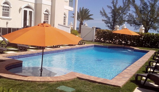 SEABREEZE BEACH HOUSE! (w/Large Saltwater Pool) IN THE HEART OF THE BAHAMAS.