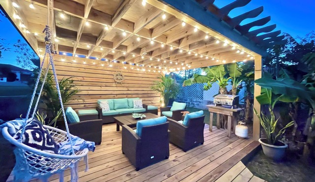 SEAGLASS ,near beach,free golf cart, dishwasher, sup, kayak, sleeps 10
